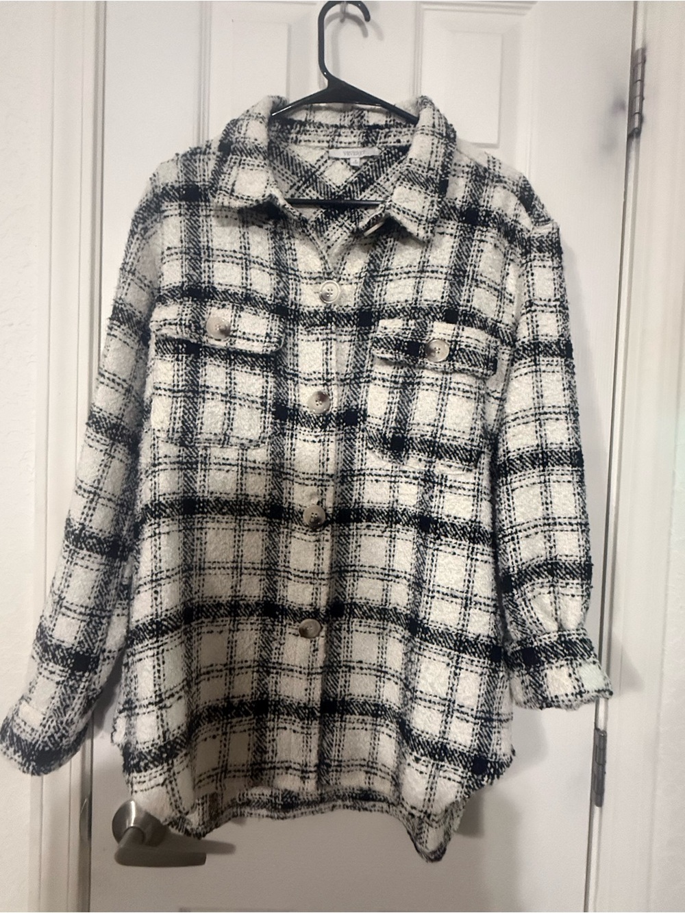 Veveret Black and White Plaid Tweed Button-Down Shacket Women’s Small